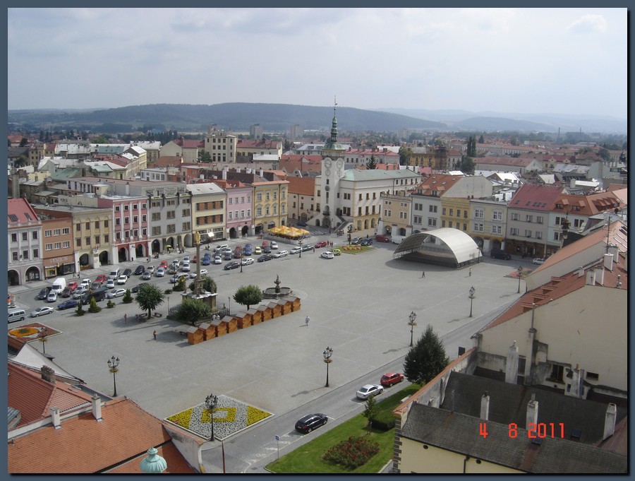 004_00175830ML CIMI Tchequie Kromeriz gde namesti vue du chateau Sissi aout2011.JPG (157 KB)